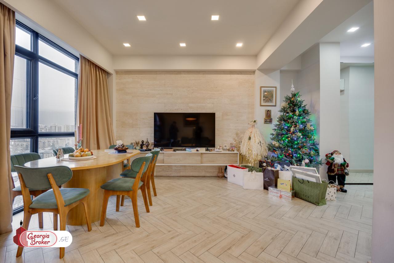 продается квартира с новым ремонтом 4-комнаты